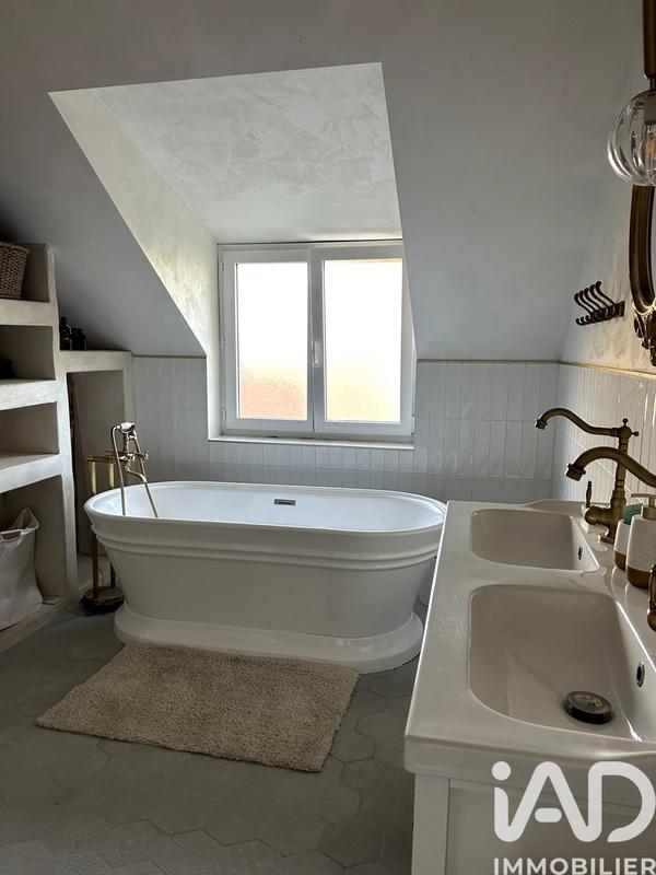 Maison - 210 m² - 5 pièces