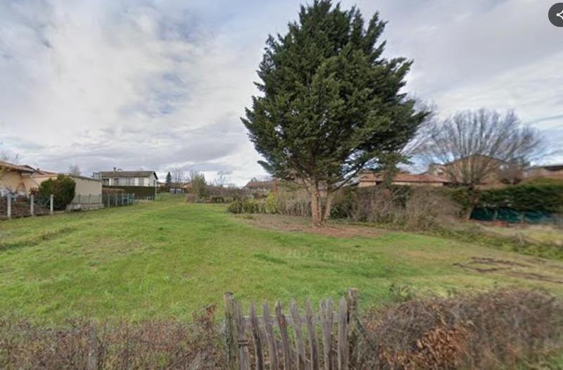 Terrain constructible - 1 042 m²