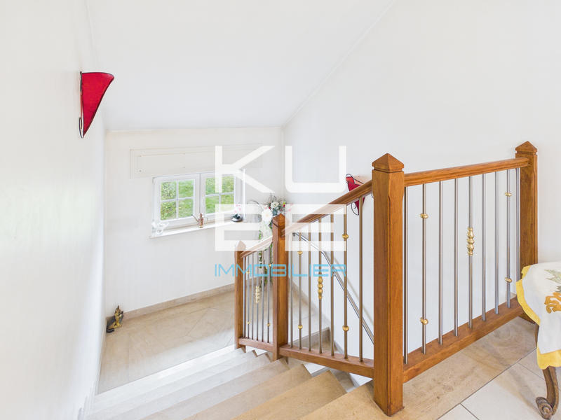 Maison - 220 m² - 8 pièces