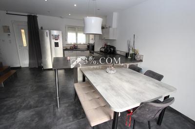 Maison - 93 m² - 5 pièces