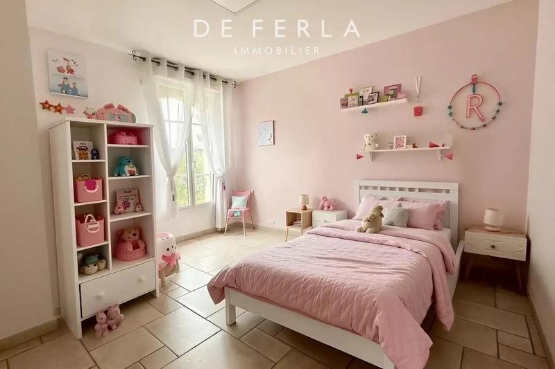 Propriété - 245 m² - 10 pièces