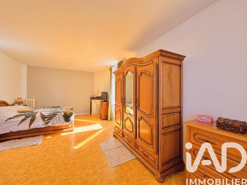 Maison - 260 m² - 9 pièces