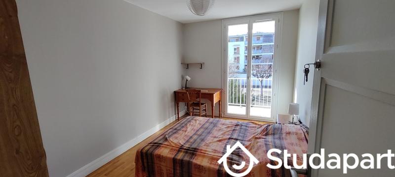 Chambre - 11 m² - 1 pièce