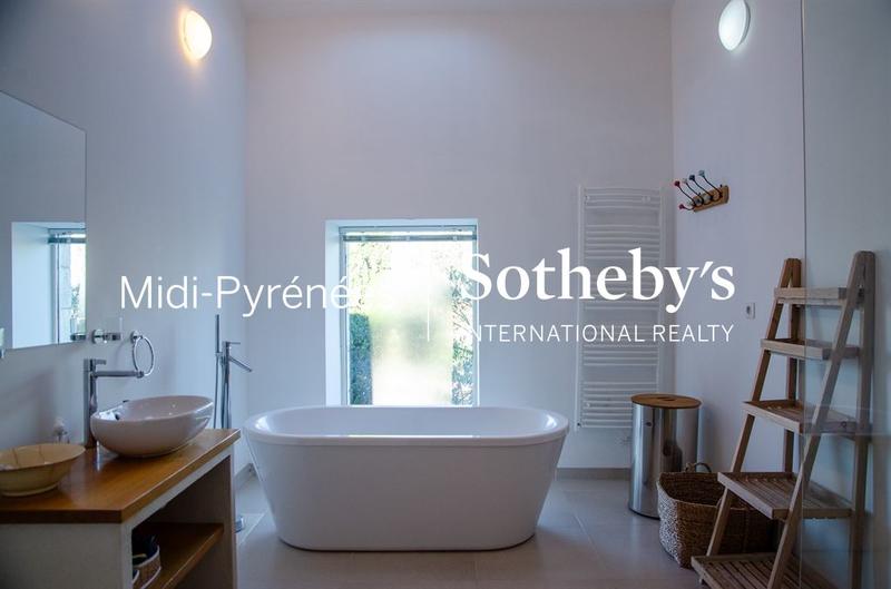 Maison - 397 m² - 9 pièces