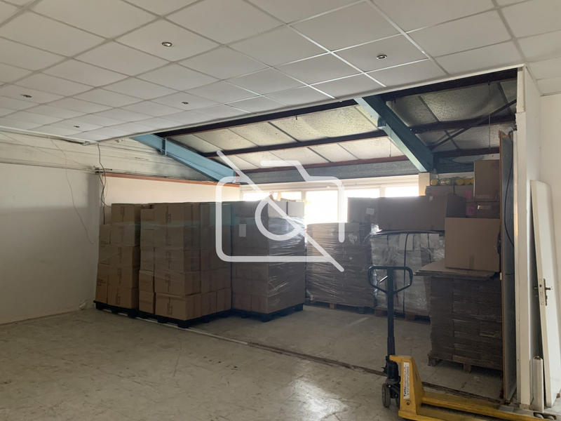 Entrepôt - 1 220 m²