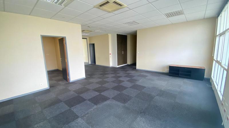 Bureau - 201 m² - 8 pièces