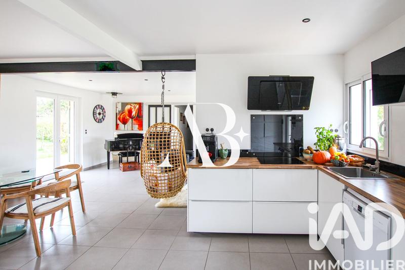 Maison - 168 m² - 8 pièces