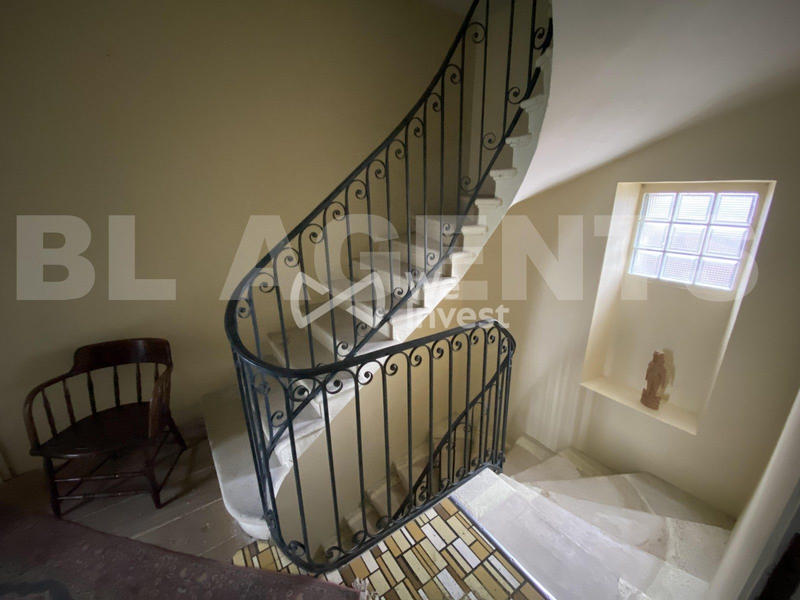 Maison - 240 m² - 7 pièces