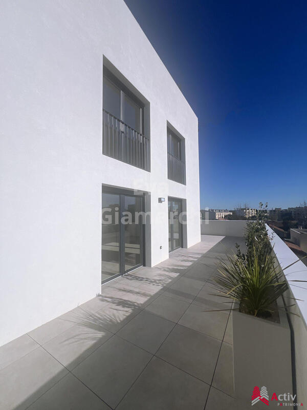 Appartement - 99 m² - 4 pièces