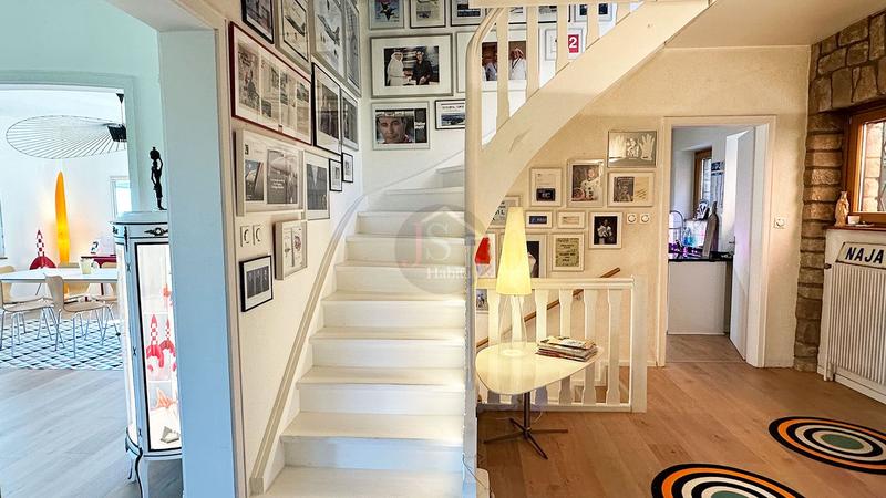 Maison - 237 m² - 6 pièces