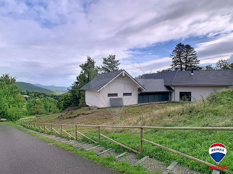 Maison - 300 m² - 10 pièces