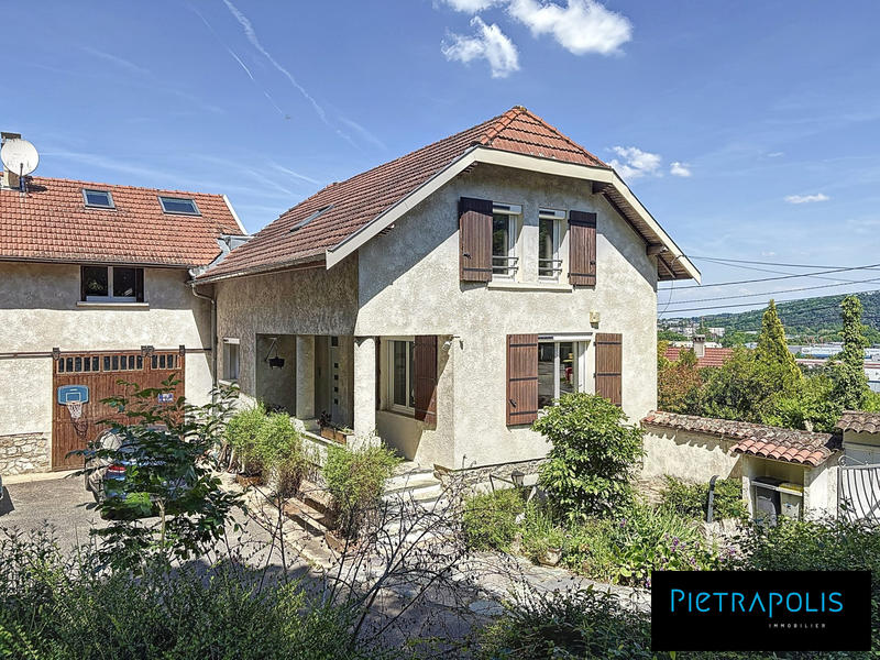 Maison ancienne - 205 m² - 6 pièces