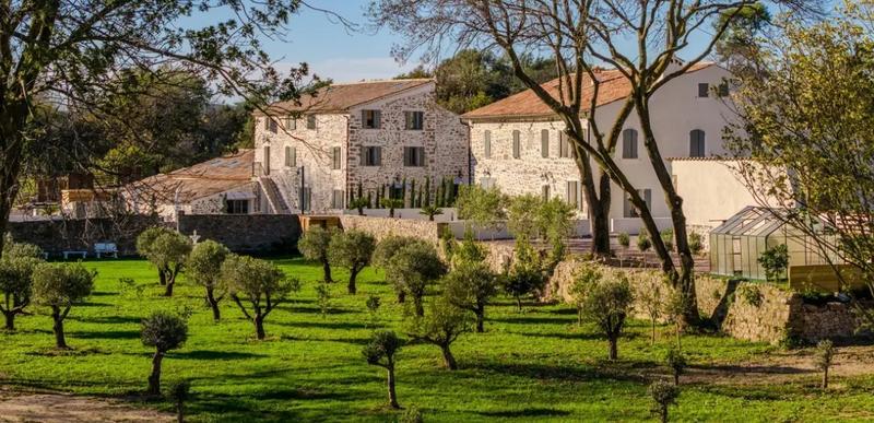 Mas - 800 m² - 15 pièces