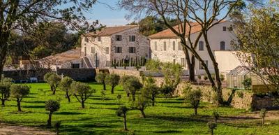 Mas - 800 m² - 15 pièces