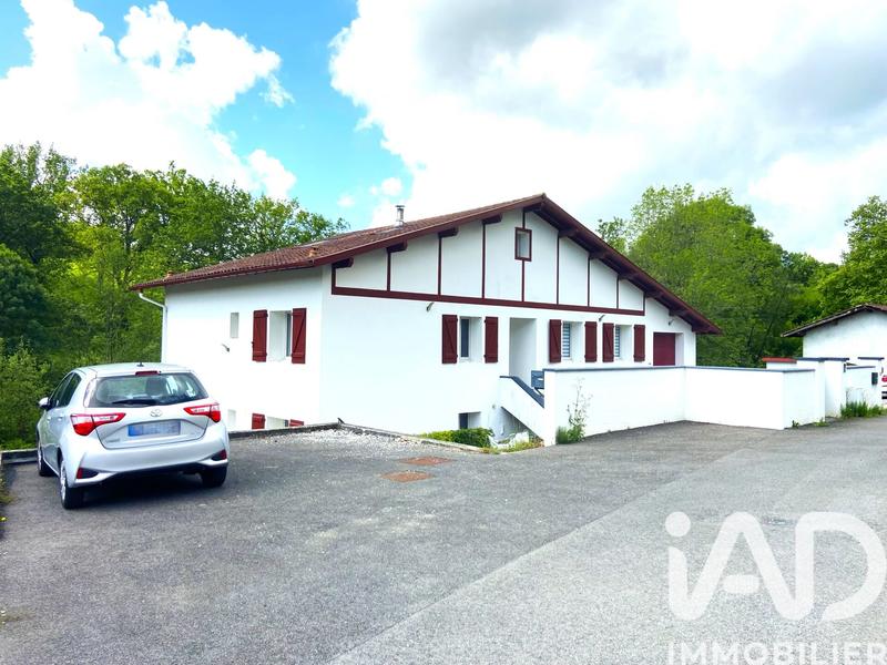 Maison - 237 m² - 8 pièces