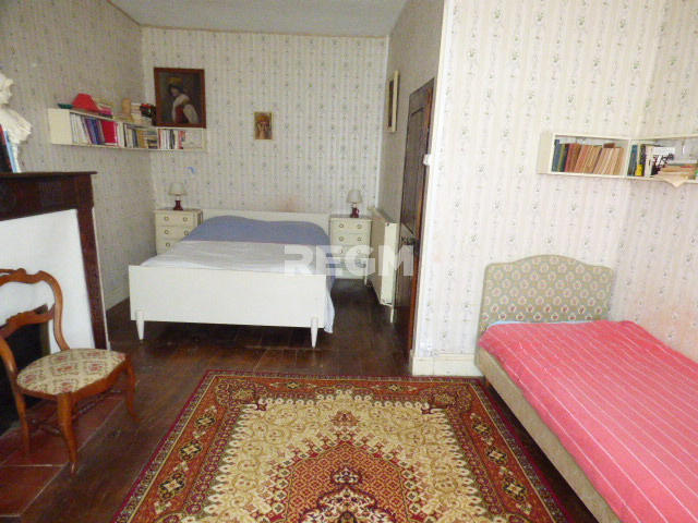 Maison - 330 m² - 12 pièces