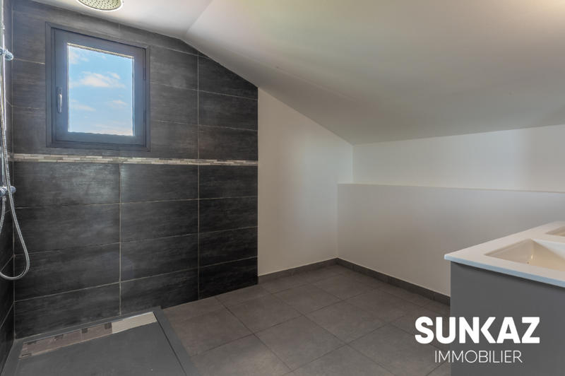 Maison - 93 m² - 5 pièces