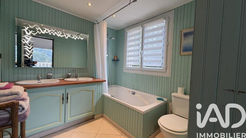 Maison - 231 m² - 7 pièces