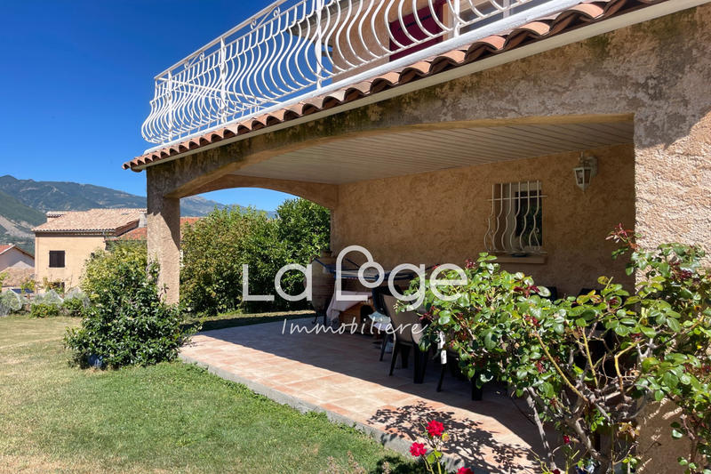 Maison - 208 m² - 8 pièces