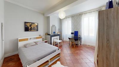 Maison - 300 m² - 8 pièces