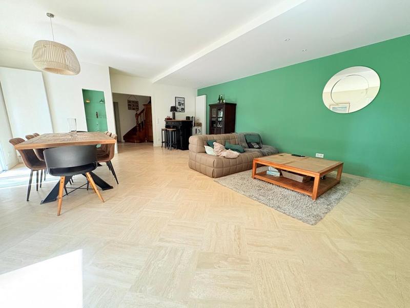 Maison - 201 m² - 8 pièces