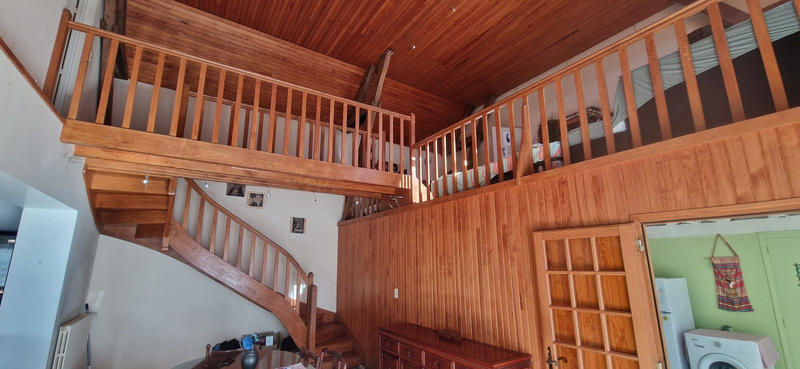 Maison - 216 m² - 6 pièces