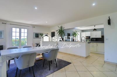 Maison - 220 m² - 7 pièces