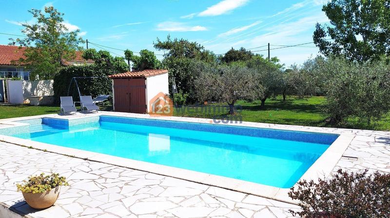 Maison - 200 m² - 10 pièces