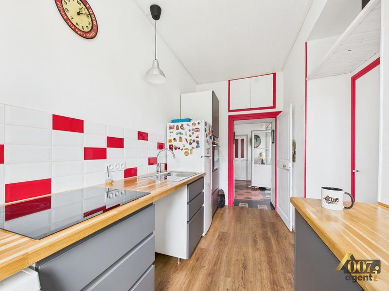 Maison - 121 m² - 8 pièces