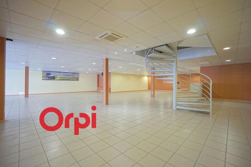 Local commercial - 592 m²