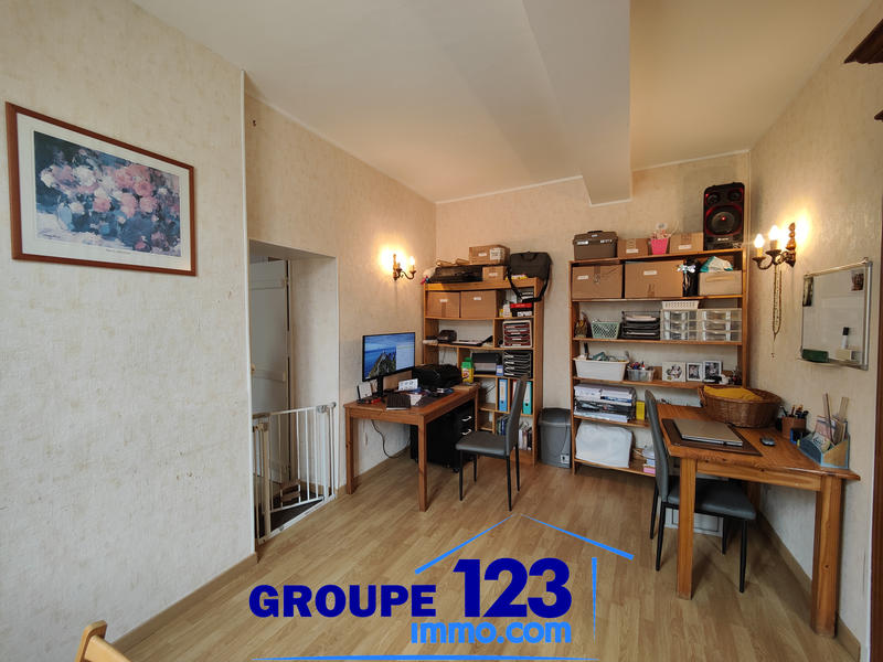 Maison - 205 m² - 9 pièces