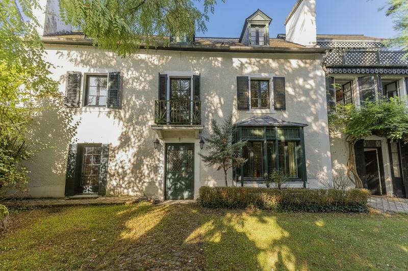 Maison - 283 m² - 13 pièces