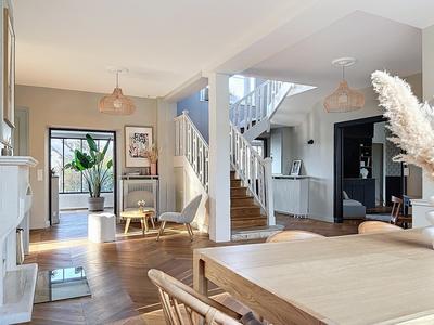 Maison bourgeoise - 300 m² - 9 pièces