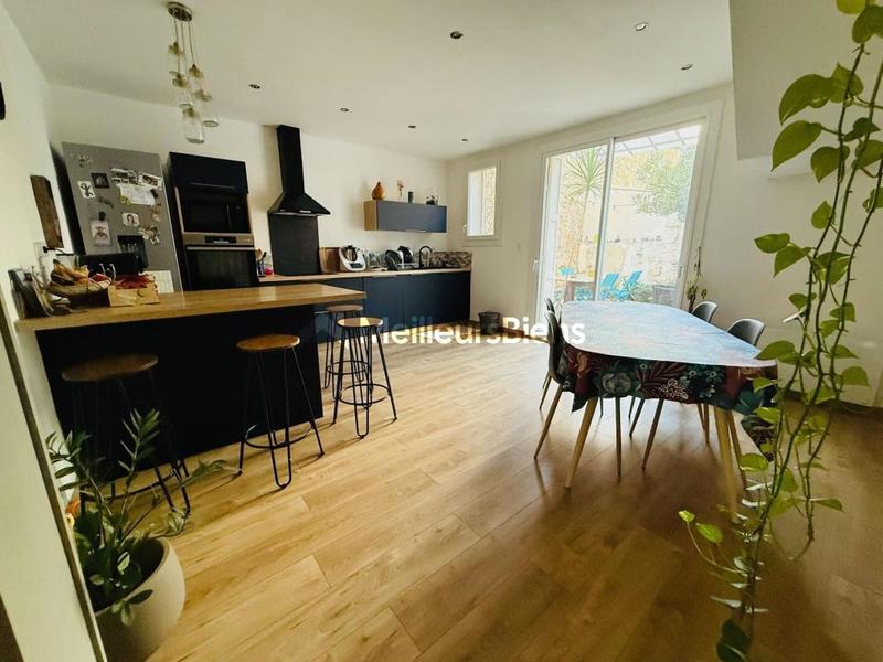 Maison - 182 m² - 7 pièces