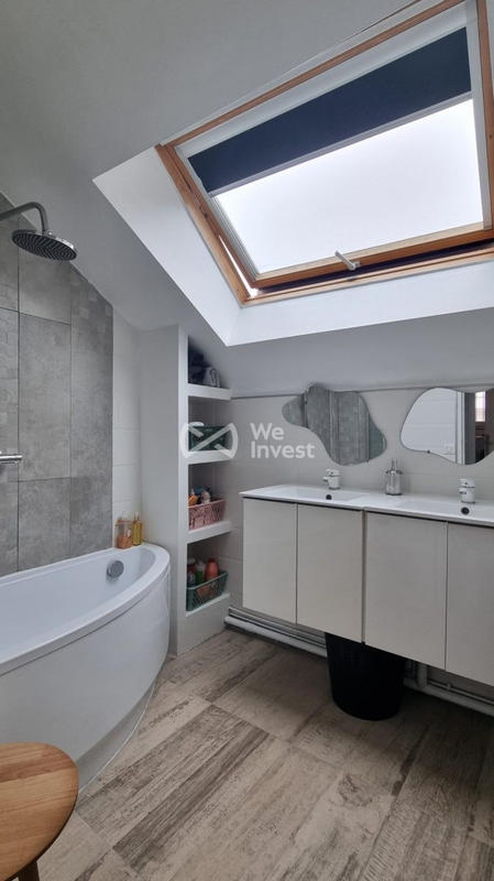 Maison - 200 m² - 8 pièces