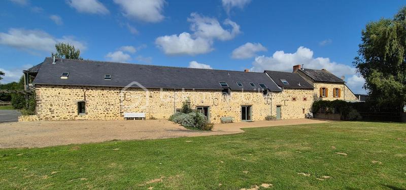 Propriété - 286 m² - 12 pièces