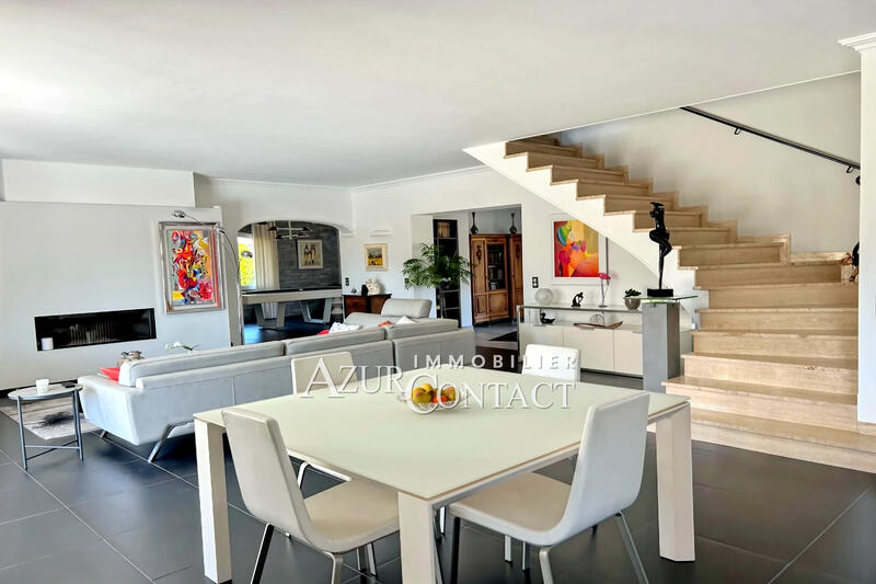 Maison - 230 m² - 6 pièces