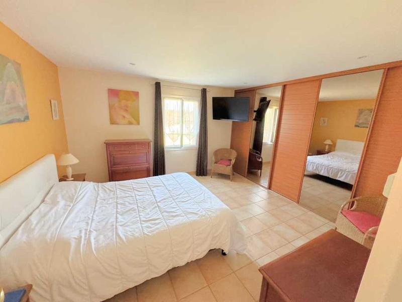 Maison - 250 m² - 7 pièces