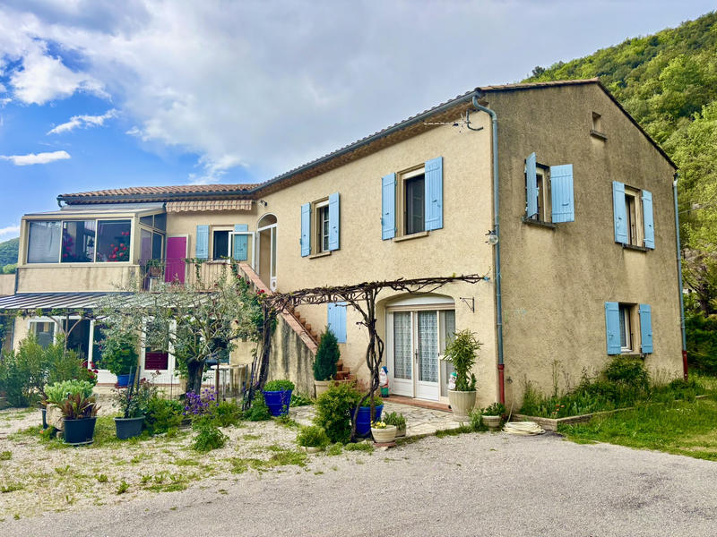 Maison - 204 m² - 8 pièces