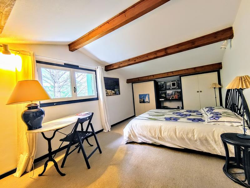 Maison - 247 m² - 9 pièces