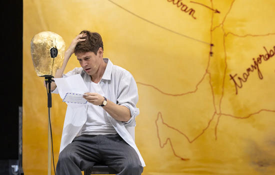 Théâtre : les vies de Léon