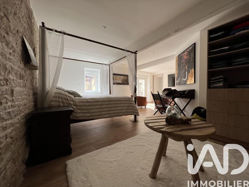 Maison - 335 m² - 12 pièces