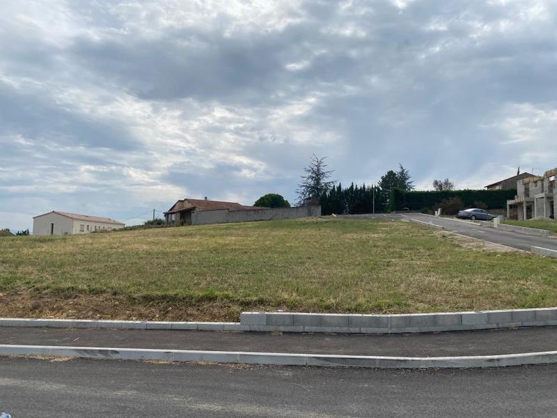 Terrain constructible - 689 m²