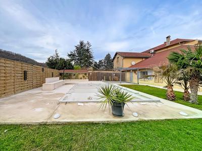 Maison - 330 m² - 9 pièces