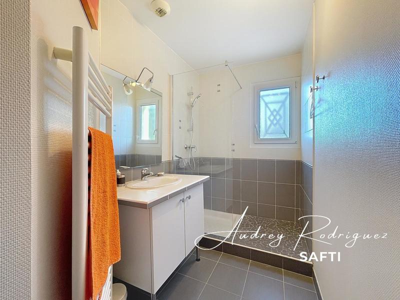 Villa - 210 m² - 8 pièces