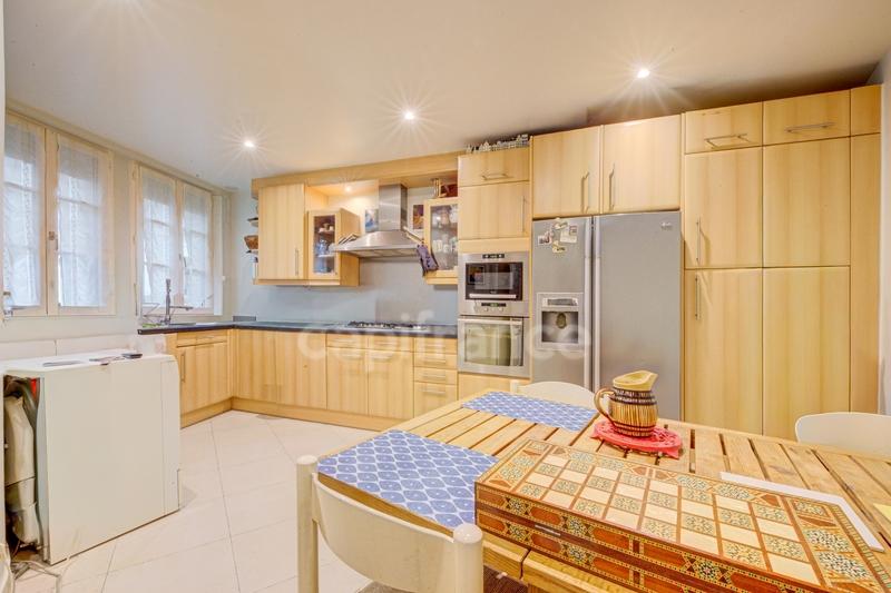 Appartement - 155 m² - 6 pièces