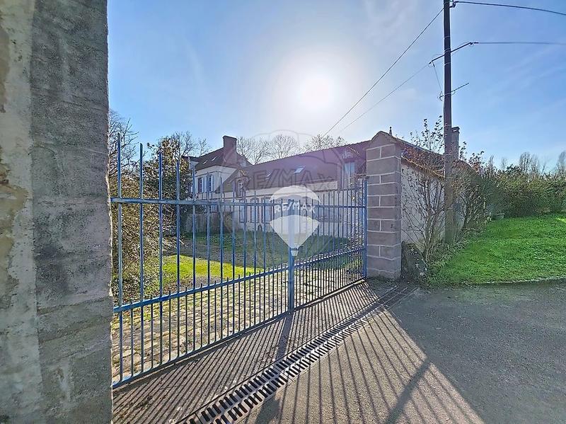 Maison - 246 m² - 8 pièces