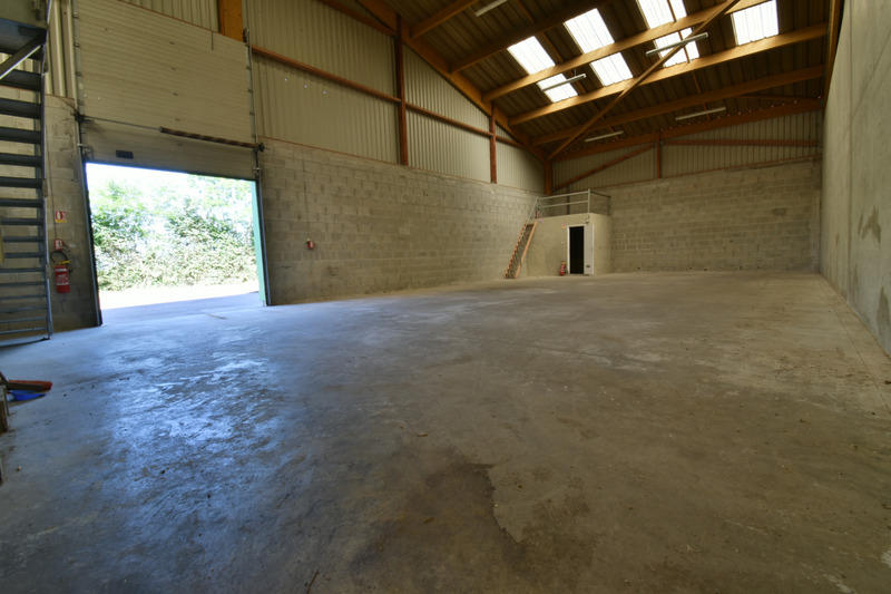 Bureau - 690 m² - 3 pièces