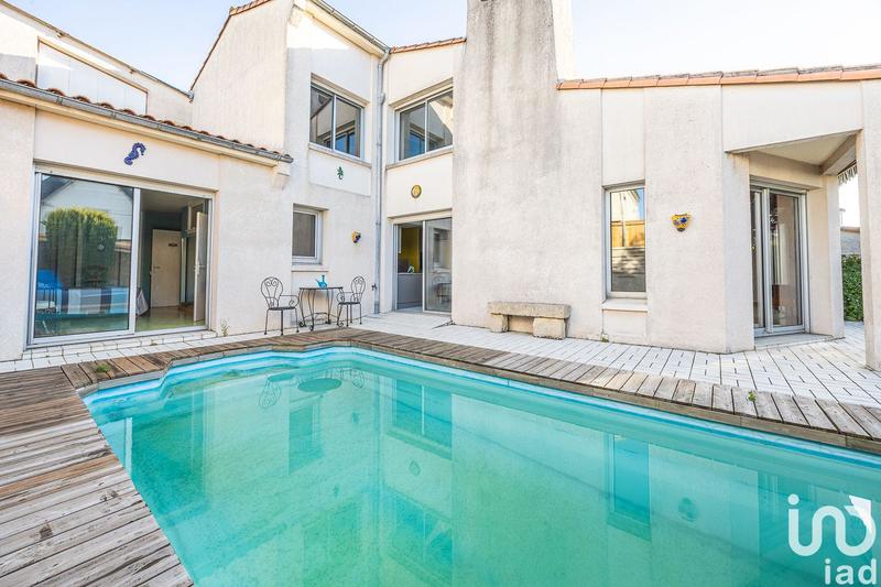 Maison - 205 m² - 6 pièces