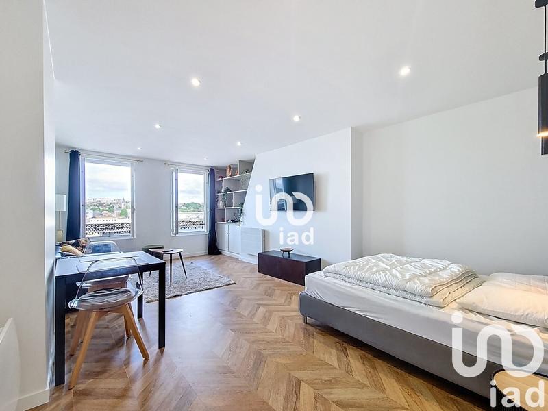 Studio - 40 m² - 2 pièces